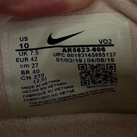 Nike Metcon women’s shoes. Size 10. GUC. Comfortable- perfect for the gym! Cute - Picture 6 of 7